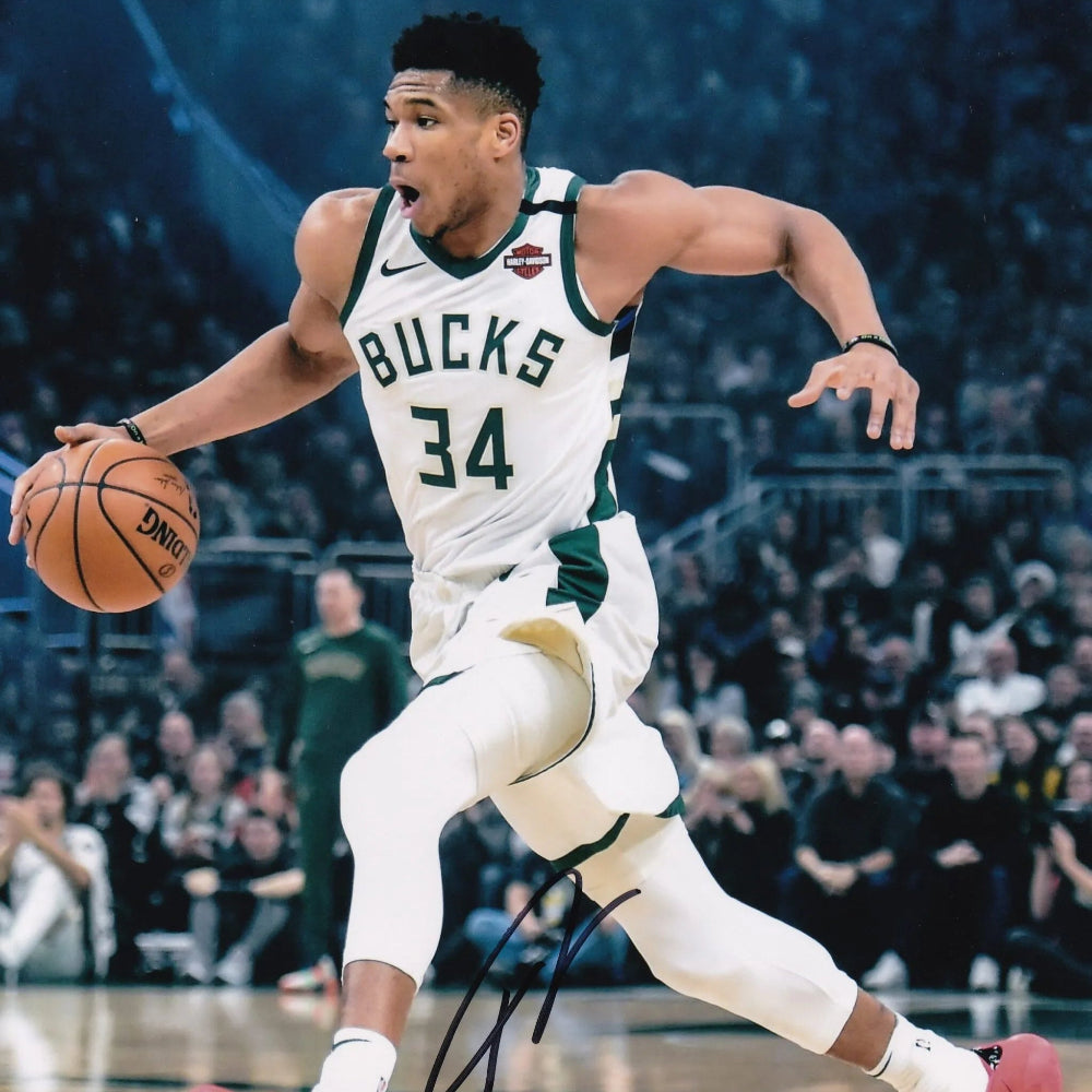 Giannis Antetokounmpo Signed Milwaukee Bucks 8×10 Photo (JSA Hologram)