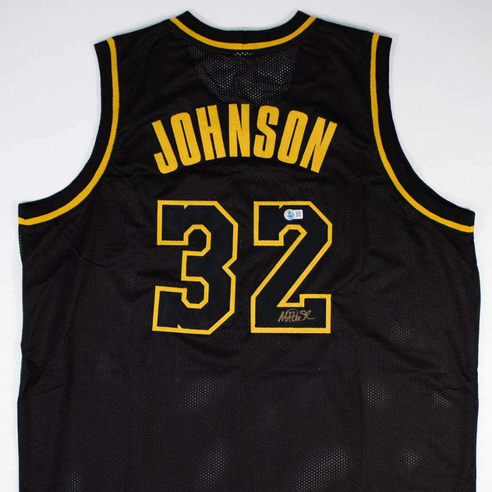 Magic Johnson Signed Los Angeles Black Jersey (Beckett)(2)