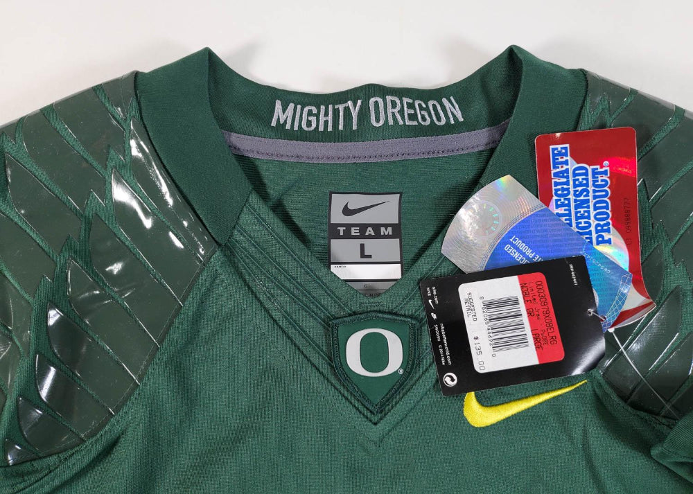 Marcus Mariota "Heisman 14" Signed Oregon Ducks Nike Green Game Jersey (Beckett Certified)
