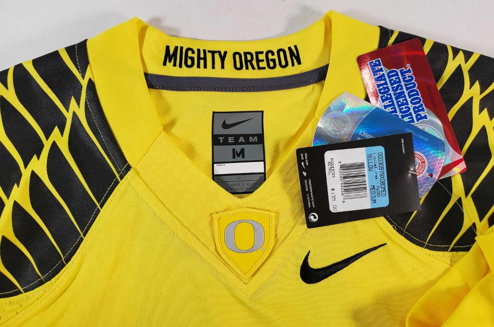 Marcus Mariota "Heisman 14" Signed Oregon Ducks Nike Yellow Game Jersey (Beckett Certified)