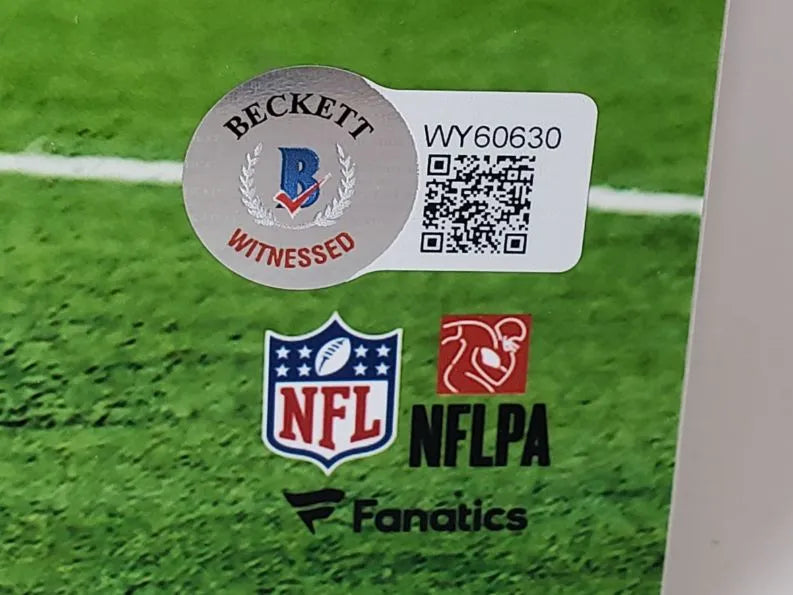 Mike Williams Signed Los Angeles Chargers 11×14 Photo (Beckett Witness Certified)