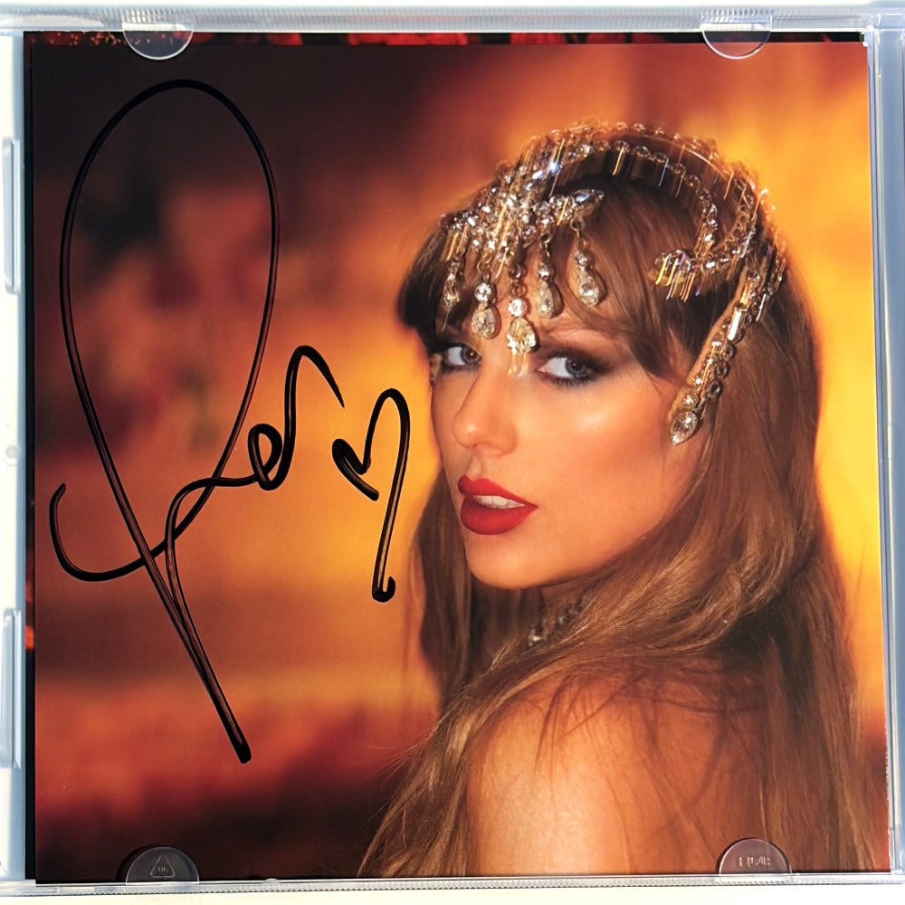 Taylor Swift Signed "The Life of a Showgirl" CD Insert with Case &amp; Disc (7)