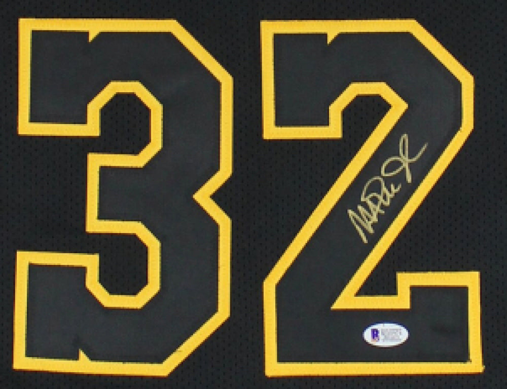 Magic Johnson Signed Los Angeles Black Jersey (Beckett)