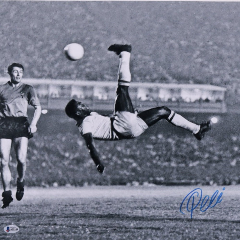 Pele Signed Team Brazil 16x20 Photo (Beckett COA)